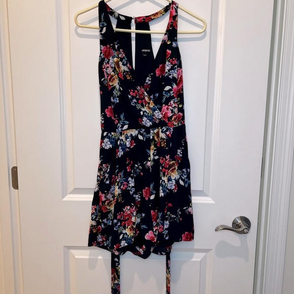 Express Black Halter Floral Romper Size 12 - Picture 1 of 9
